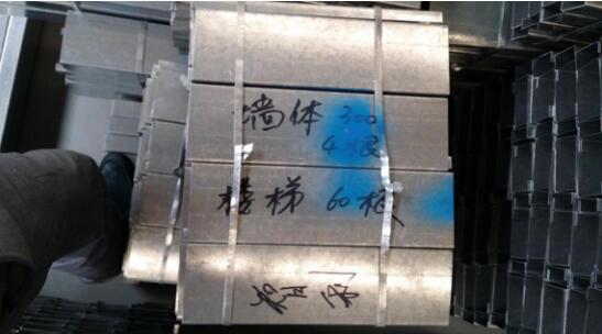 材料到現(xiàn)場后經(jīng)過一個選料的過程，材料生產(chǎn)的時候已經(jīng)把每個結(jié)構(gòu)都標注出來了